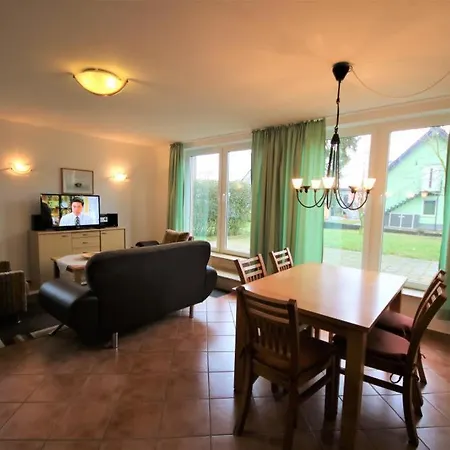 S 42 B - Ferienhaus Mit Terasse Und Grossem Garten An Der Mueritz Feriehus Röbel