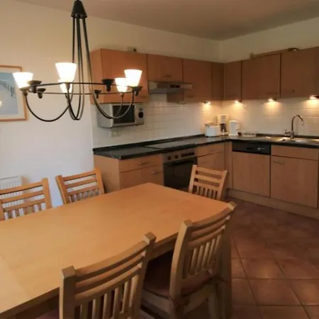 S 42 B - Ferienhaus Mit Terasse Und Grossem Garten An Der Mueritz Röbel