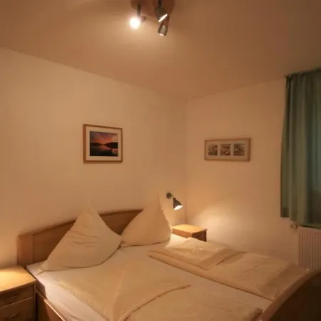 S 42 B - Ferienhaus Mit Terasse Und Grossem Garten An Der Mueritz *