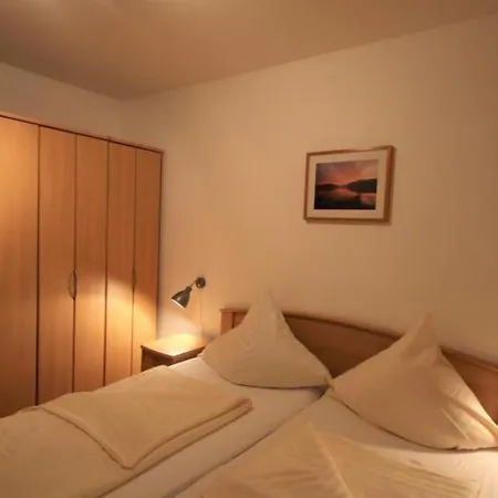 S 42 B - Ferienhaus Mit Terasse Und Grossem Garten An Der Mueritz * Röbel
