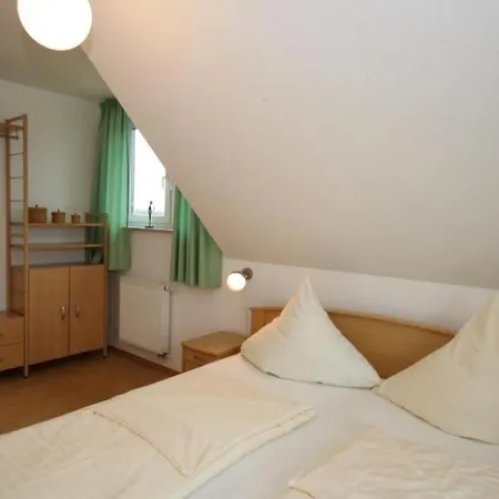 S 42 B - Ferienhaus Mit Terasse Und Grossem Garten An Der Mueritz *