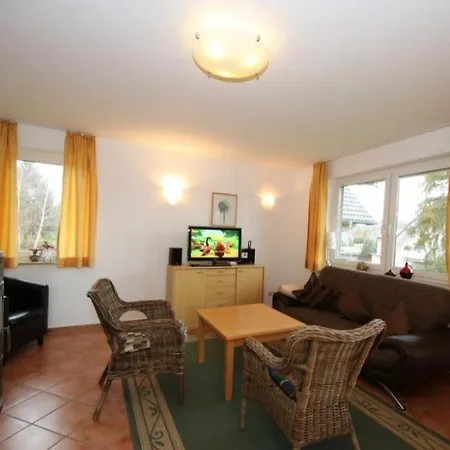 Feriehus S 42 B - Ferienhaus Mit Terasse Und Grossem Garten An Der Mueritz Röbel